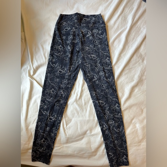 Floral Patterned Black leggings - Picture 1 of 3